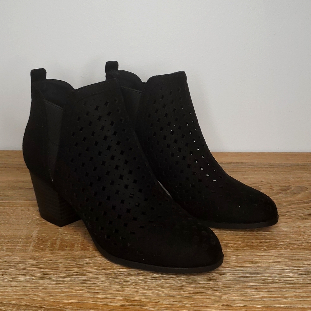Indigo Rd- Salem Perforated Booties women shoes 6M